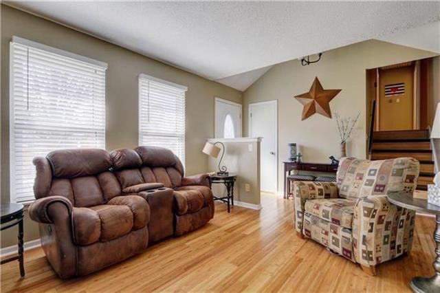1904 E JAMESTOWN Drive — photo 6