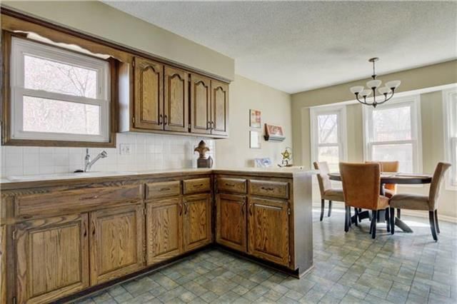 1904 E JAMESTOWN Drive — photo 8