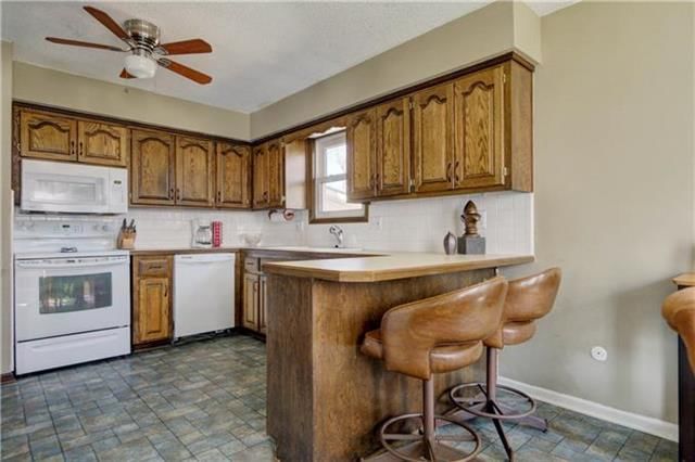 1904 E JAMESTOWN Drive — photo 9