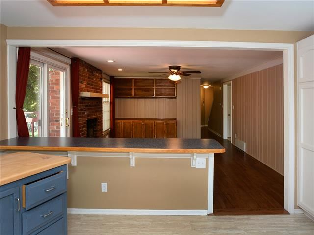 9736 LARSEN Street — photo 9