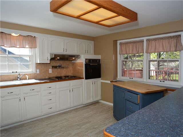 9736 LARSEN Street — photo 10
