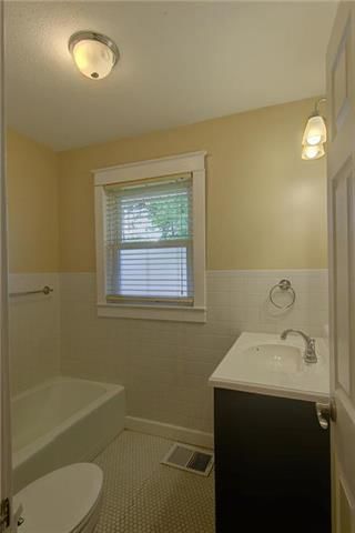 204 N MERSINGTON Avenue — photo 15