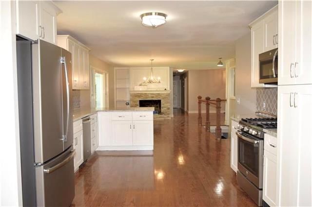 8609 Travis Street — photo 6