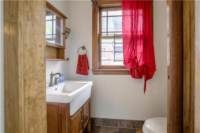 3144 SUMMIT Street — photo 16
