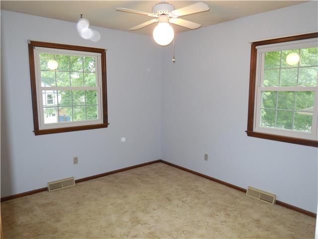 409 NE Johnston Drive — photo 11