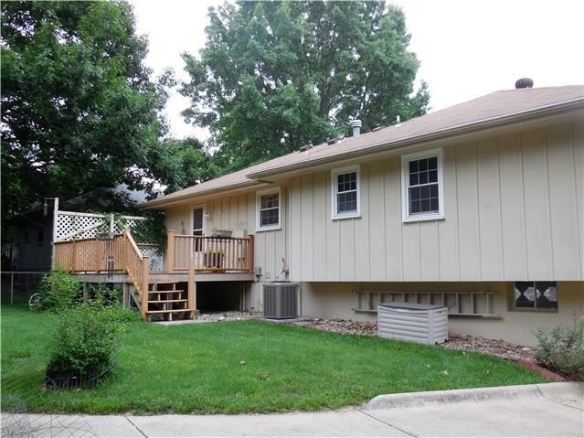 409 NE Johnston Drive — photo 16