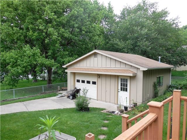 409 NE Johnston Drive — photo 8