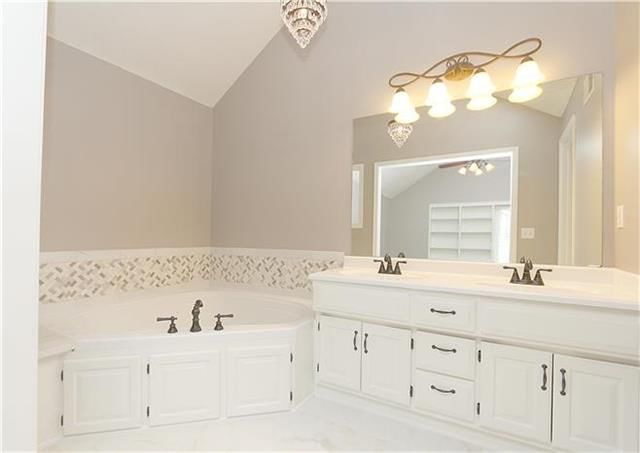7337 N Oakland Avenue — photo 20