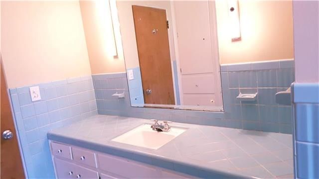 4335 RIDGEWAY Avenue — photo 11