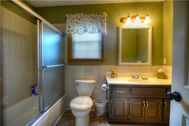 809 NE Colleen Drive — photo 16