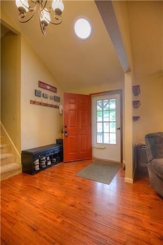 809 NE Colleen Drive — photo 3