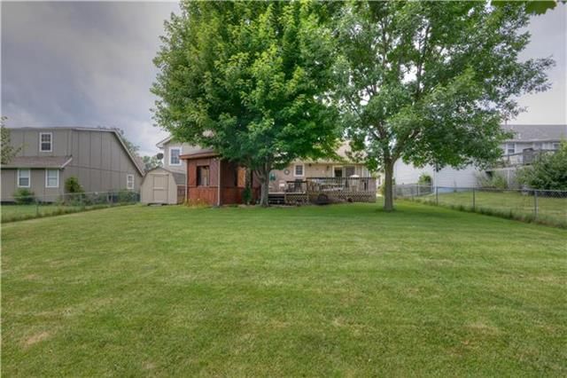 809 NE Colleen Drive — photo 25
