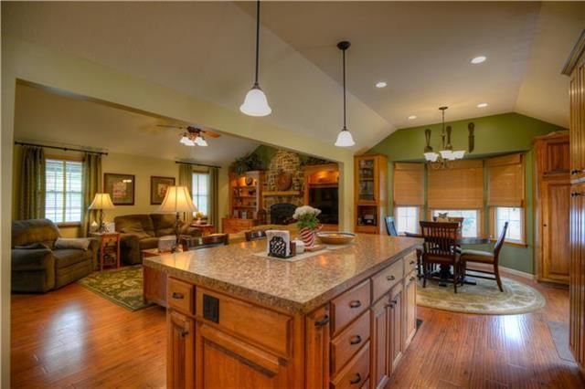 809 NE Colleen Drive — photo 8