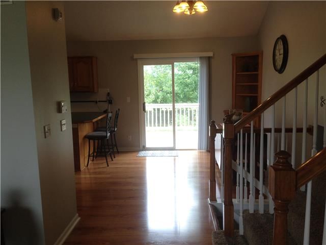 1004 N Crest Drive — photo 2