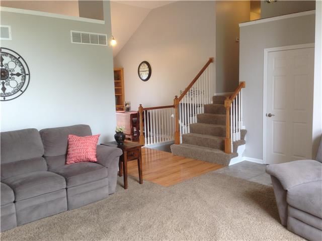 1004 N Crest Drive — photo 3