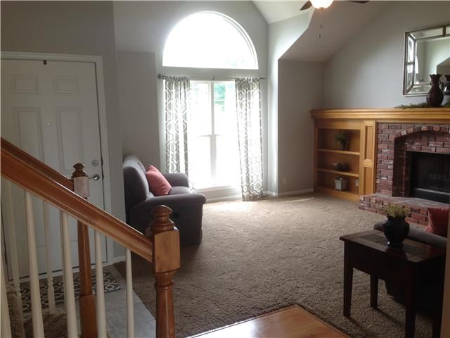 1004 N Crest Drive — photo 4