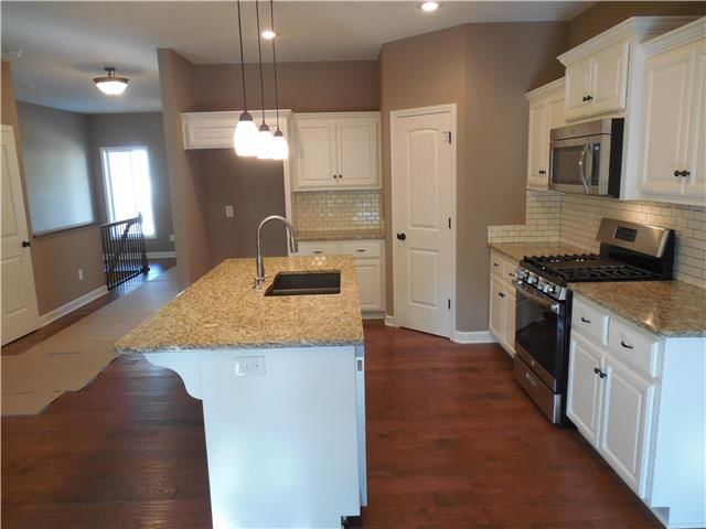 1211 N Parkway Drive — photo 11