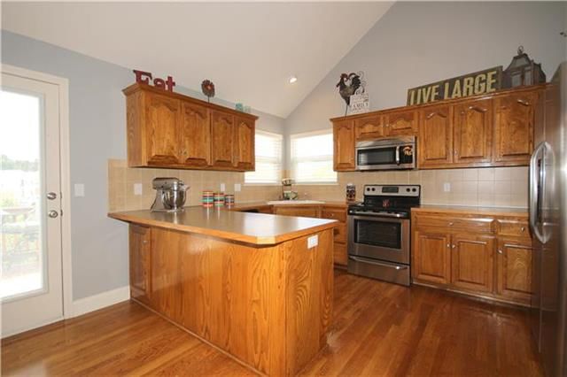 8540 N AVA Avenue — photo 7