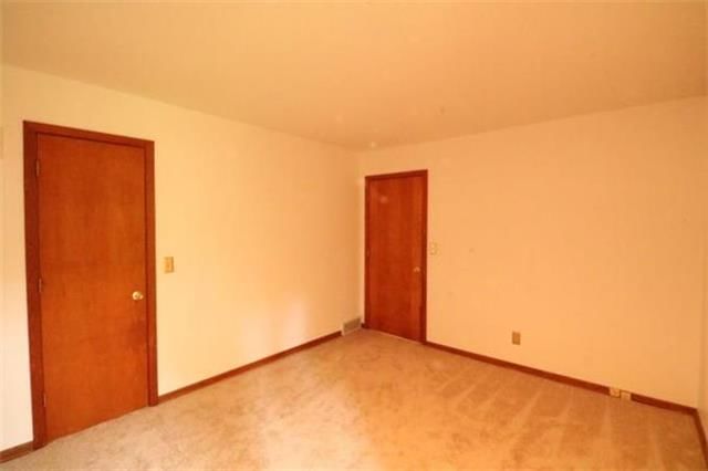 8007 W 74TH Terrace — photo 11