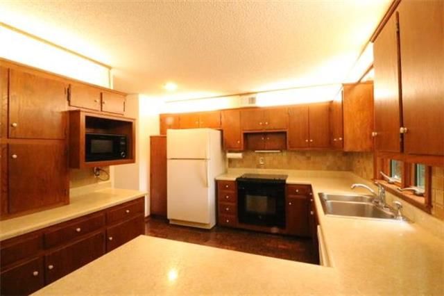 8007 W 74TH Terrace — photo 9