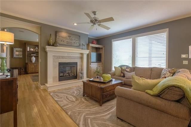 15709 LINDEN Street — photo 3