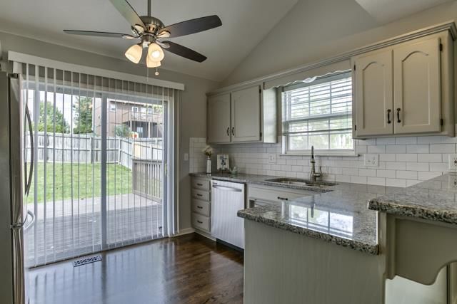5404 NE Sunshine Drive — photo 9