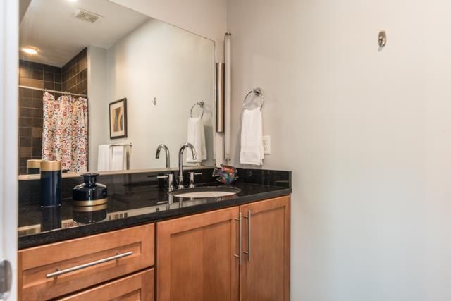 401 WYANDOTTE Street — photo 16