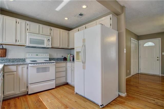 6311 W 81st Terrace — photo 9