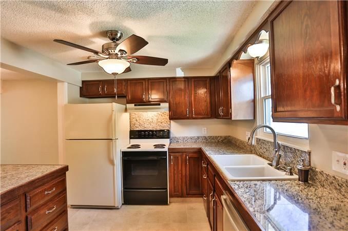 11823 E 59th Terrace Circle — photo 5
