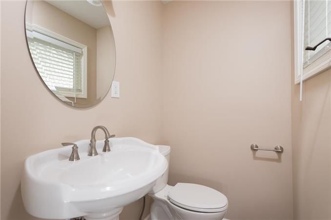 7811 NW Avalon Street — photo 9