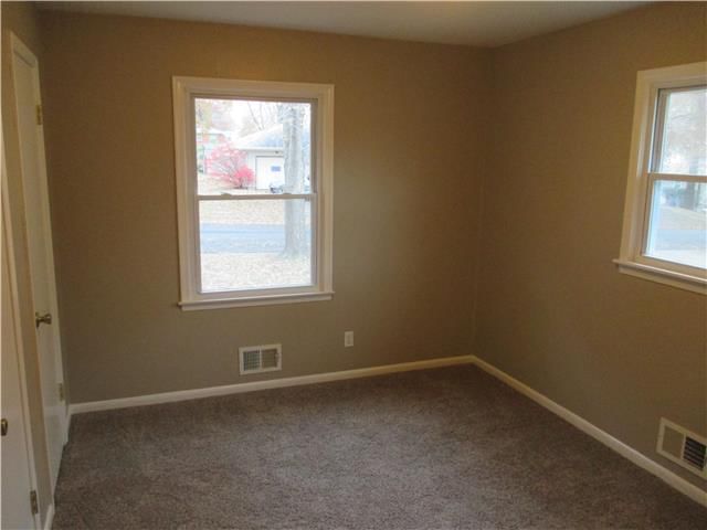 605 NE Darwin Street — photo 16