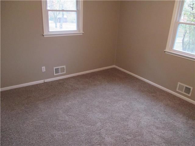 605 NE Darwin Street — photo 18