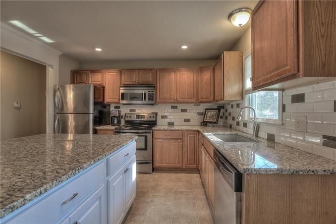 215 E 80th Terrace — photo 11
