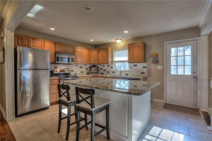 215 E 80th Terrace — photo 12