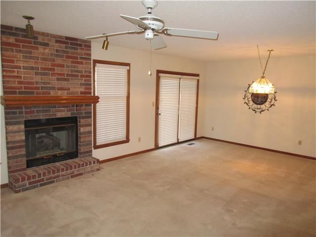211 SE Ridgeview Drive — photo 5