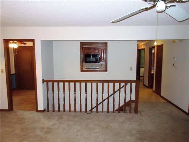 211 SE Ridgeview Drive — photo 6