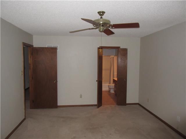 211 SE Ridgeview Drive — photo 8