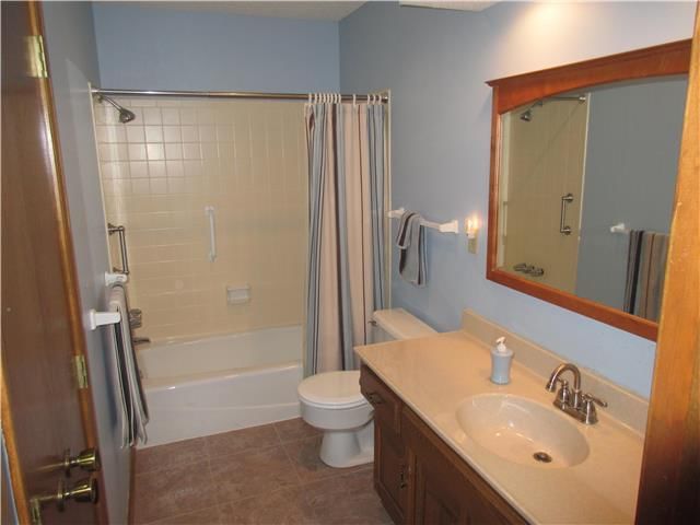 211 SE Ridgeview Drive — photo 9