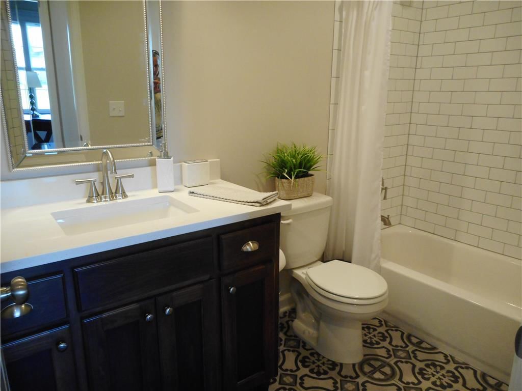 2665 W Elm Street — photo 8