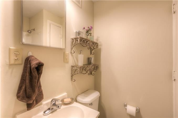 8146 Belleview Avenue — photo 14