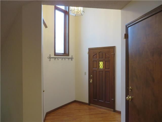 2916 Westdale Court — photo 2