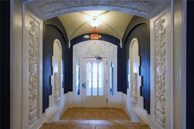 311 E EMANUEL CLEAVER Boulevard — photo 2