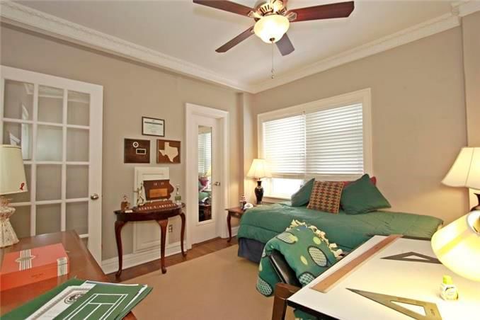 311 E EMANUEL CLEAVER Boulevard — photo 13