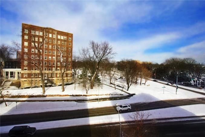 311 E EMANUEL CLEAVER Boulevard — photo 16