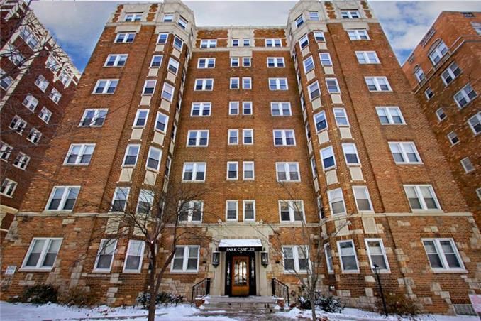 311 E EMANUEL CLEAVER Boulevard — photo 18