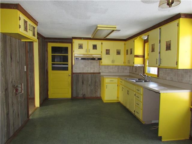 630 W SPRUCE Street — photo 2