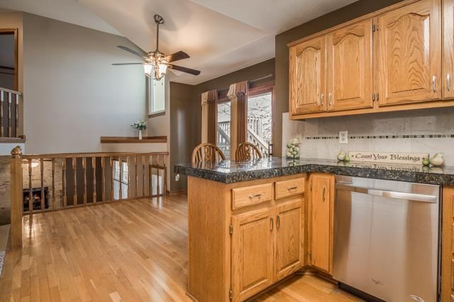 1605 NE WHITESTONE Drive — photo 8