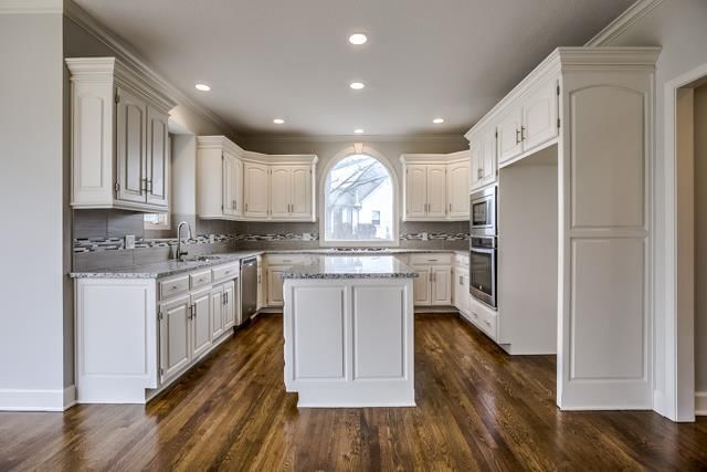 2341 SW Waterfall Drive — photo 8