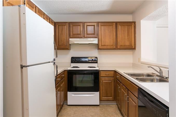 8783 W 106TH Terrace — photo 5