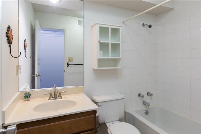 8783 W 106TH Terrace — photo 6